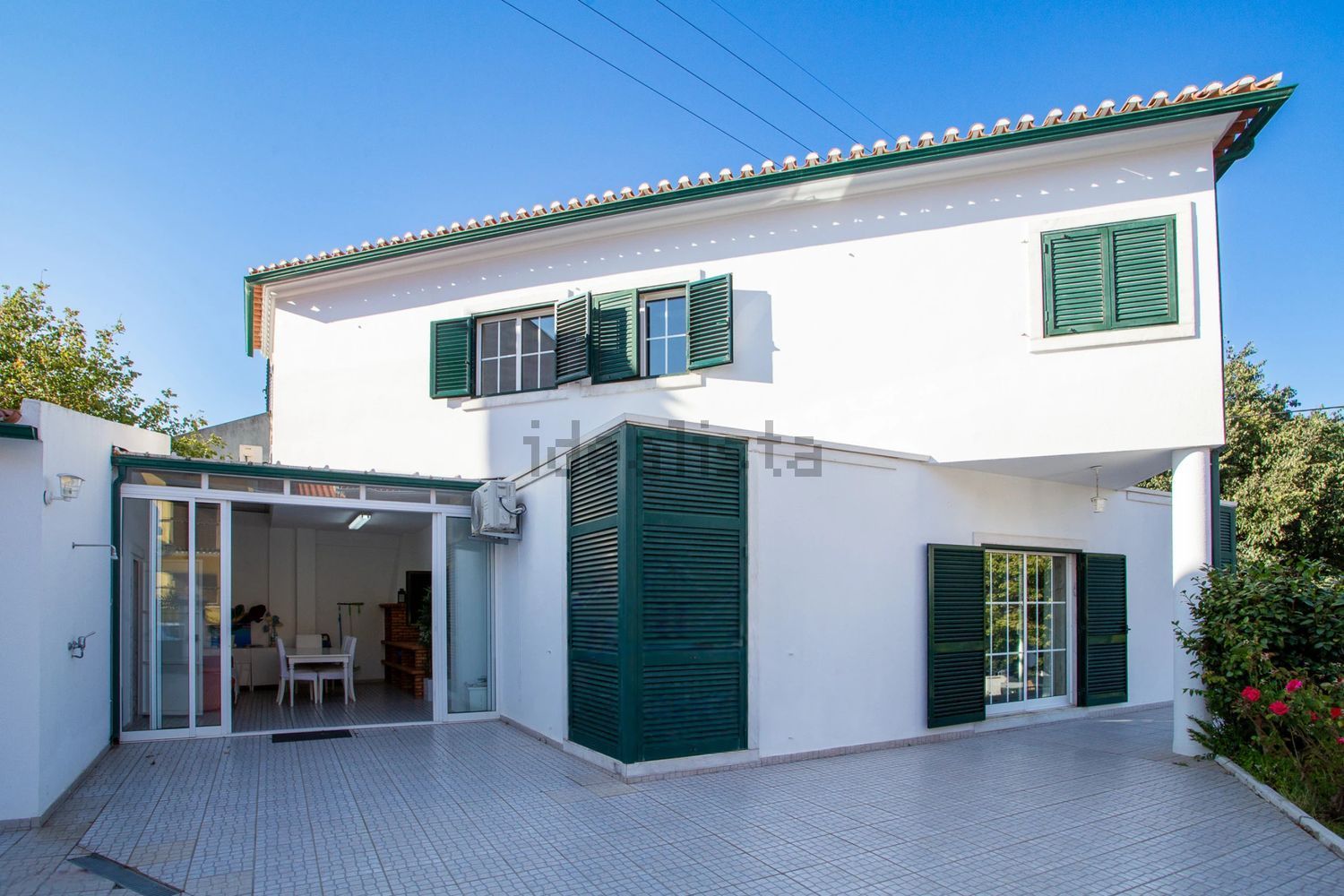 小楼房或独栋别墅出售在Rua do Alecrim - 外立面