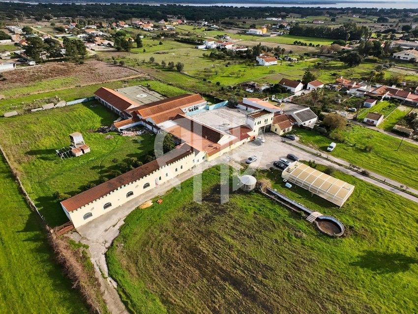 庄园出售在Rua 25 de Abril