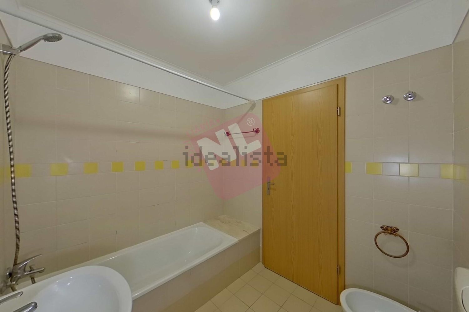 出租公寓 t2在Rua Fernando Gusmão, 17 - 卫生间