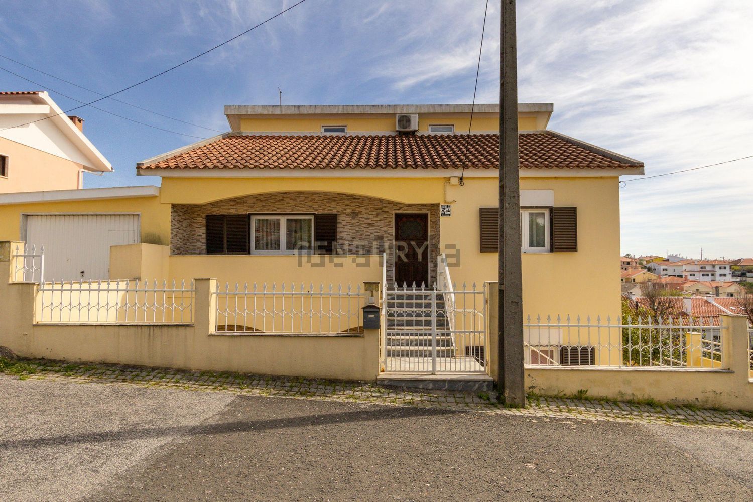 小楼房或独栋别墅出售在Rua São Valentim, 236 b - 外立面