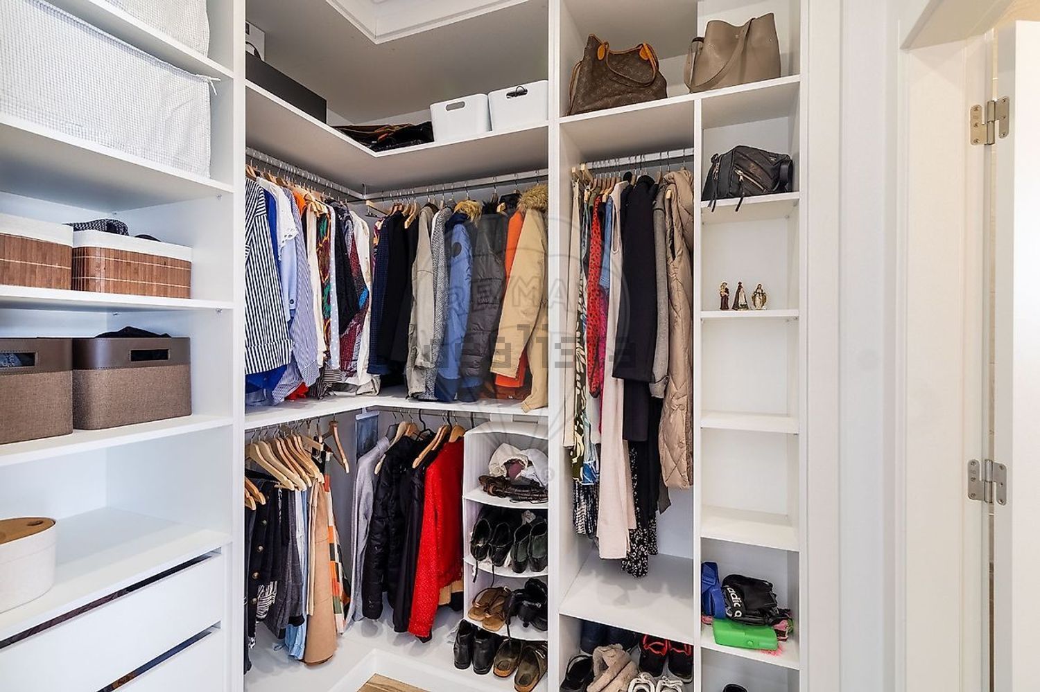 出租小楼房或独栋别墅在Rua 12 - 试衣间