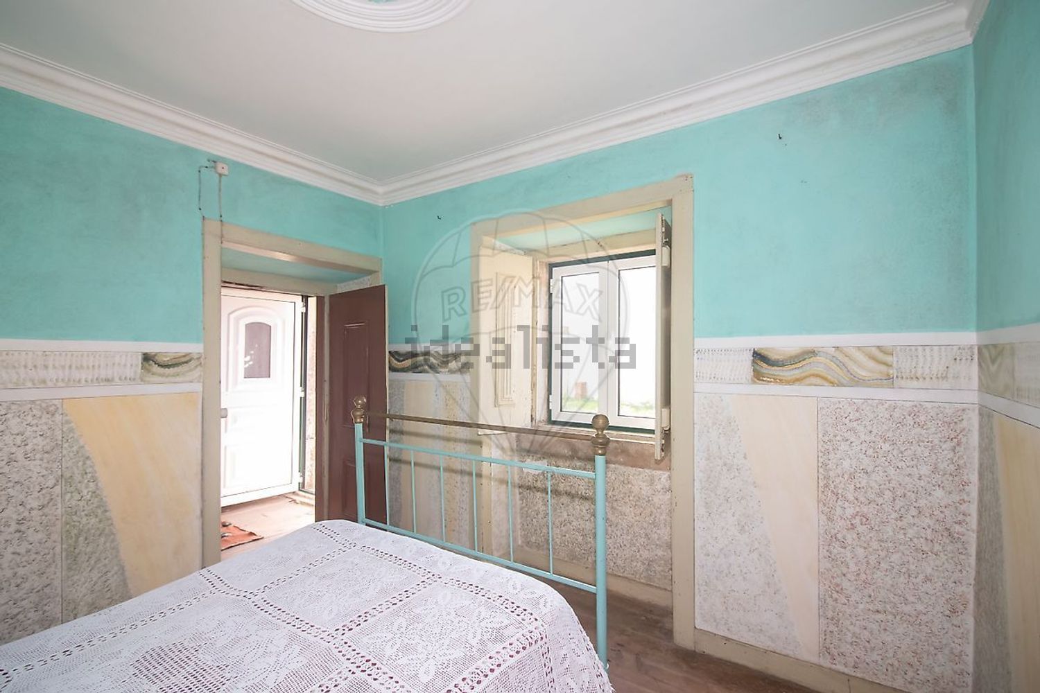 小楼房或独栋别墅出售在São Quintino - 卧室