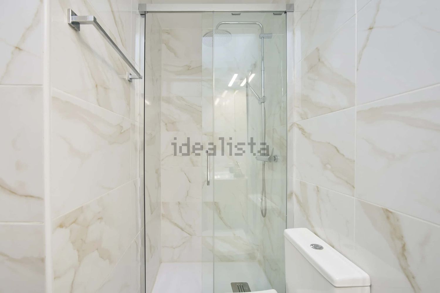 出租房间在Largo Vitorino Damásio, 2 - 卫生间