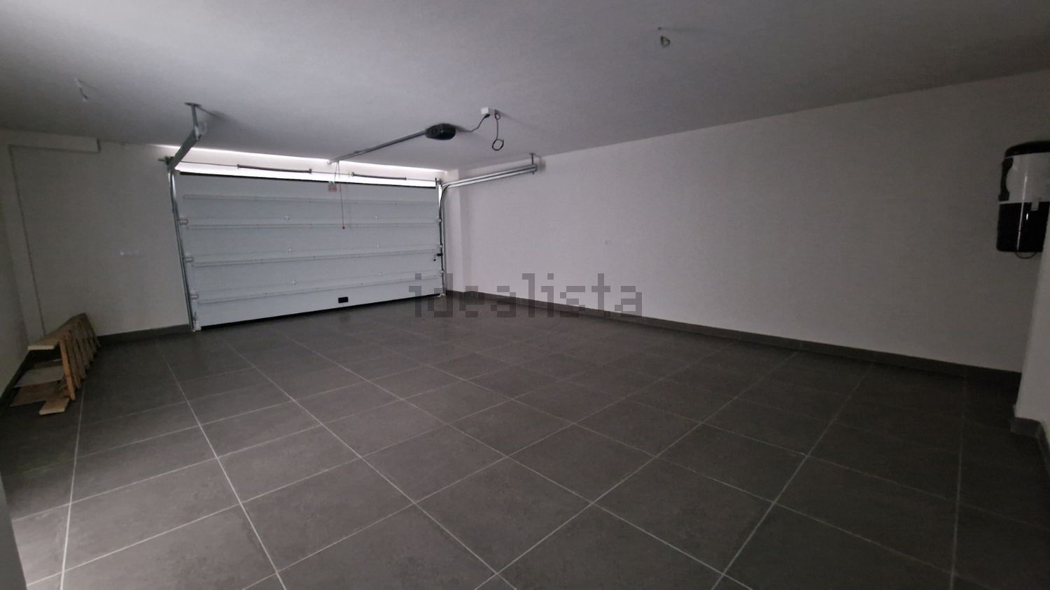 小楼房或独栋别墅出售在Rua Infante Dom Henrique, 79 - 停车位