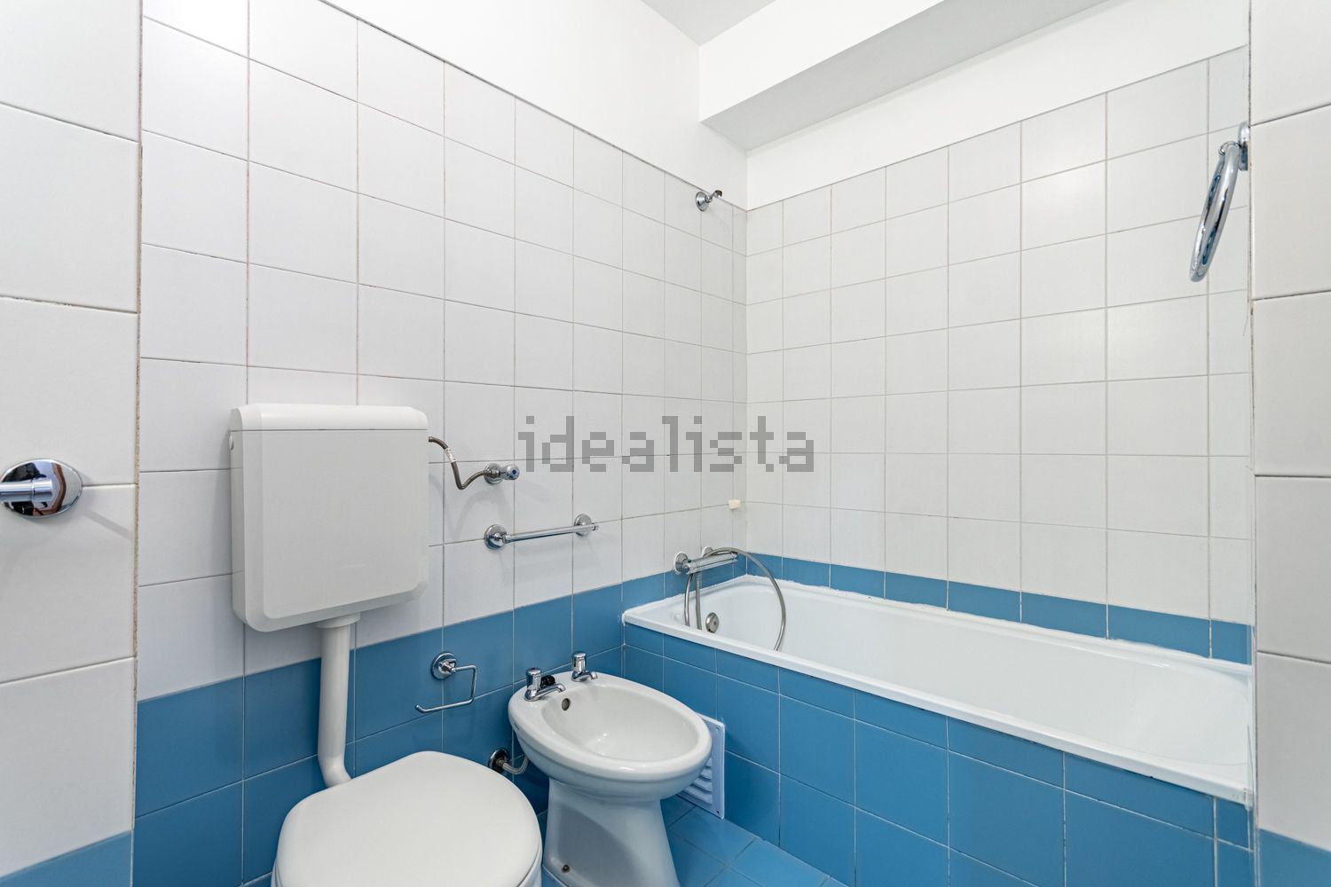 T0（单人公寓）出售在Rua dos Três Vales, 79 - 卫生间