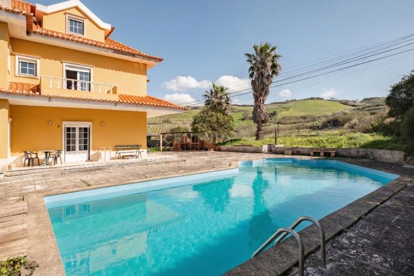 小楼房或独栋别墅出售在Rua da Liberdade