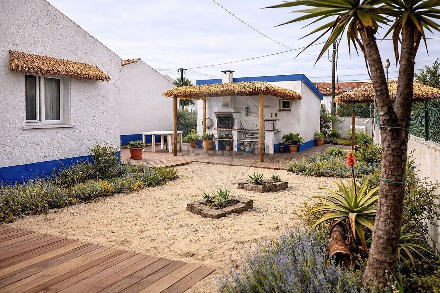 小楼房或独栋别墅出售在Rua Manuel Fonseca, 2 - 外立面