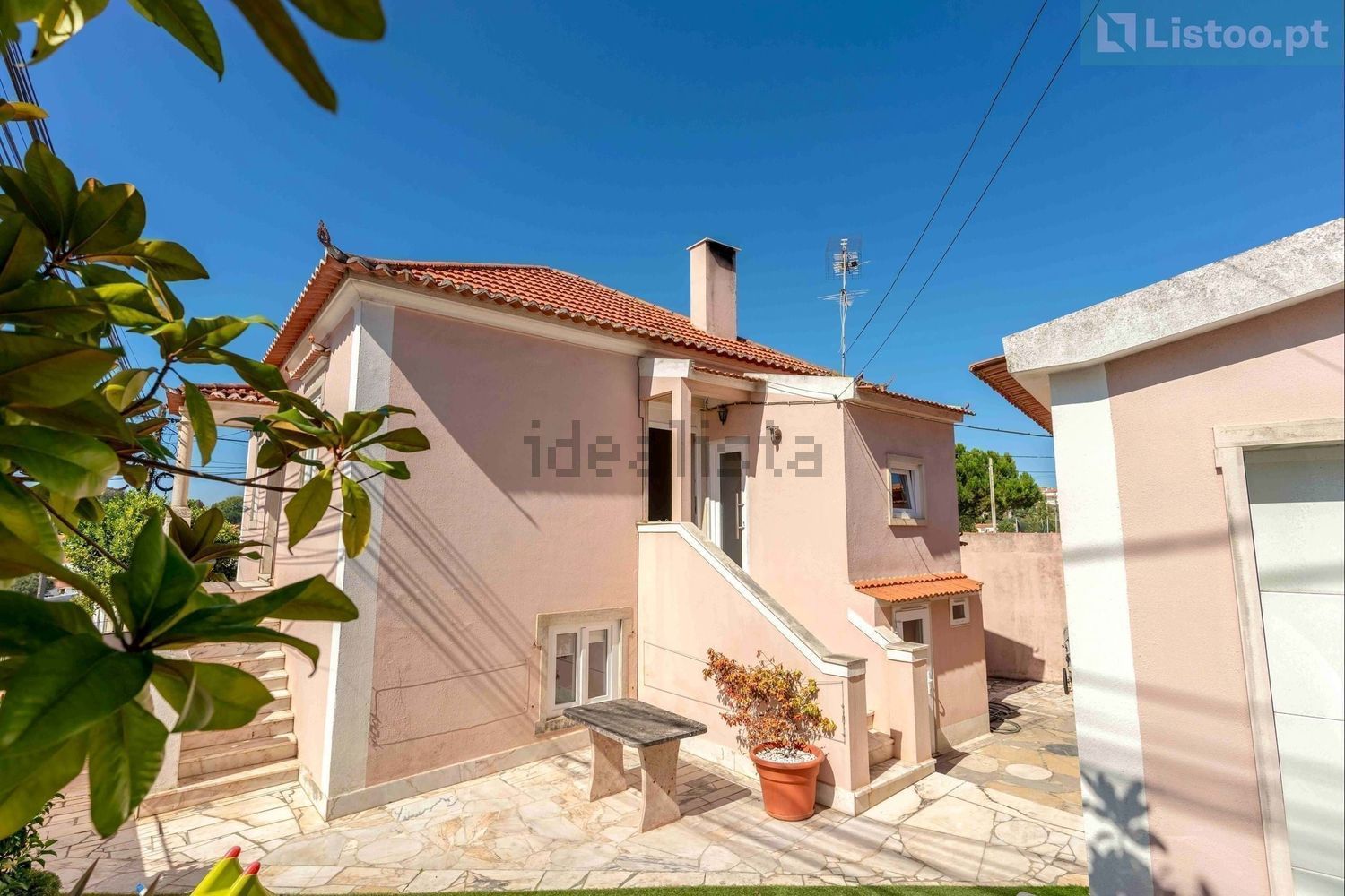 小楼房或别墅出售在Rua Dom António Correia de Sá - 外立面