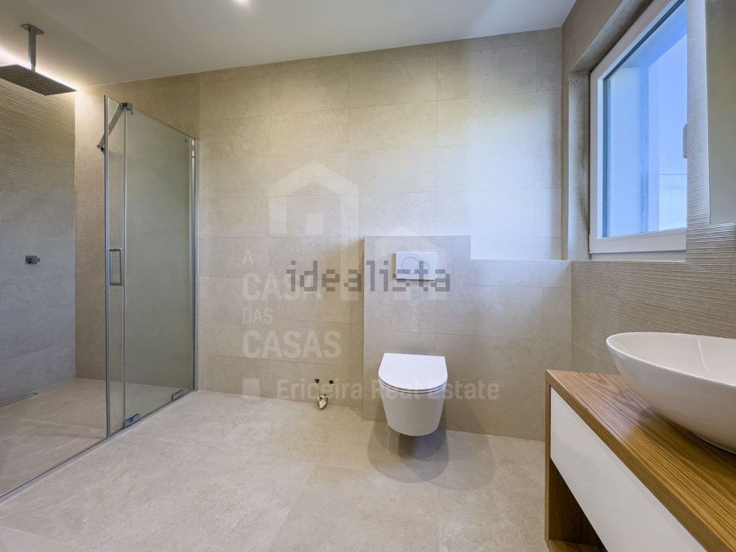 小楼房或独栋别墅出售在Encarnação - 卫生间