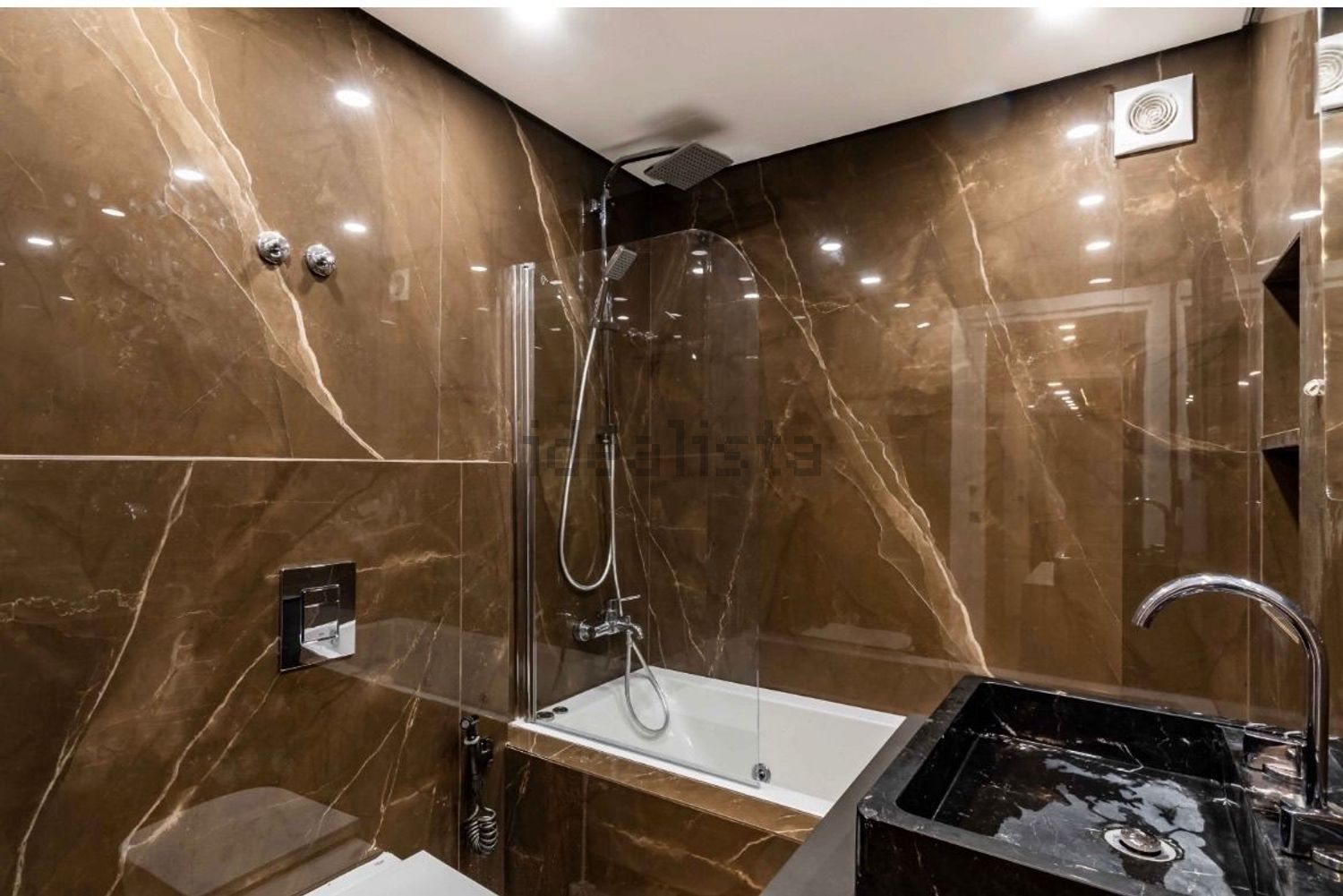 出租房间在Rua Cidade de Estremoz, 299 - 卫生间