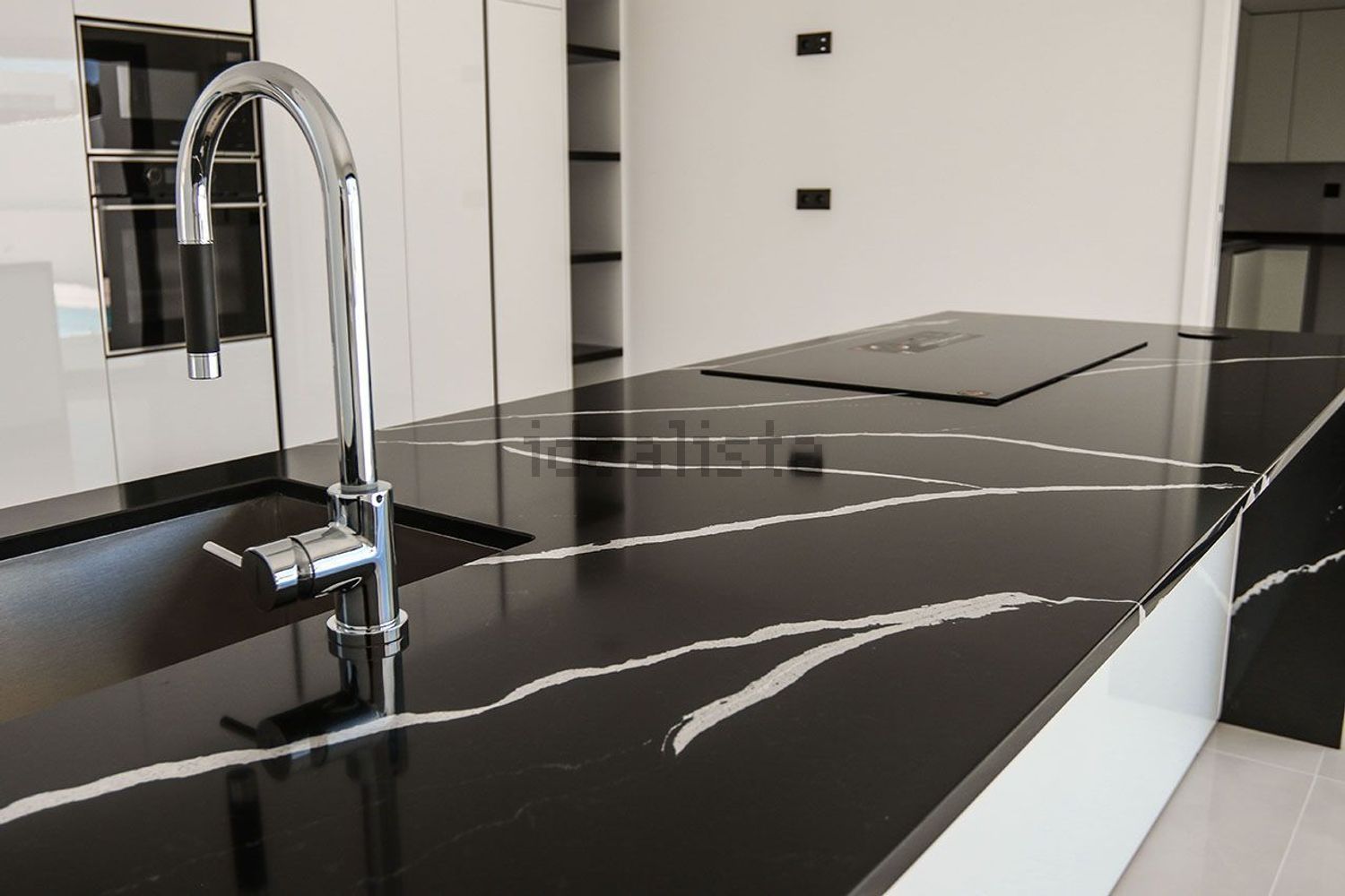 小楼房或独栋别墅出售在Avenida Pinhal do Arneiro - 详情