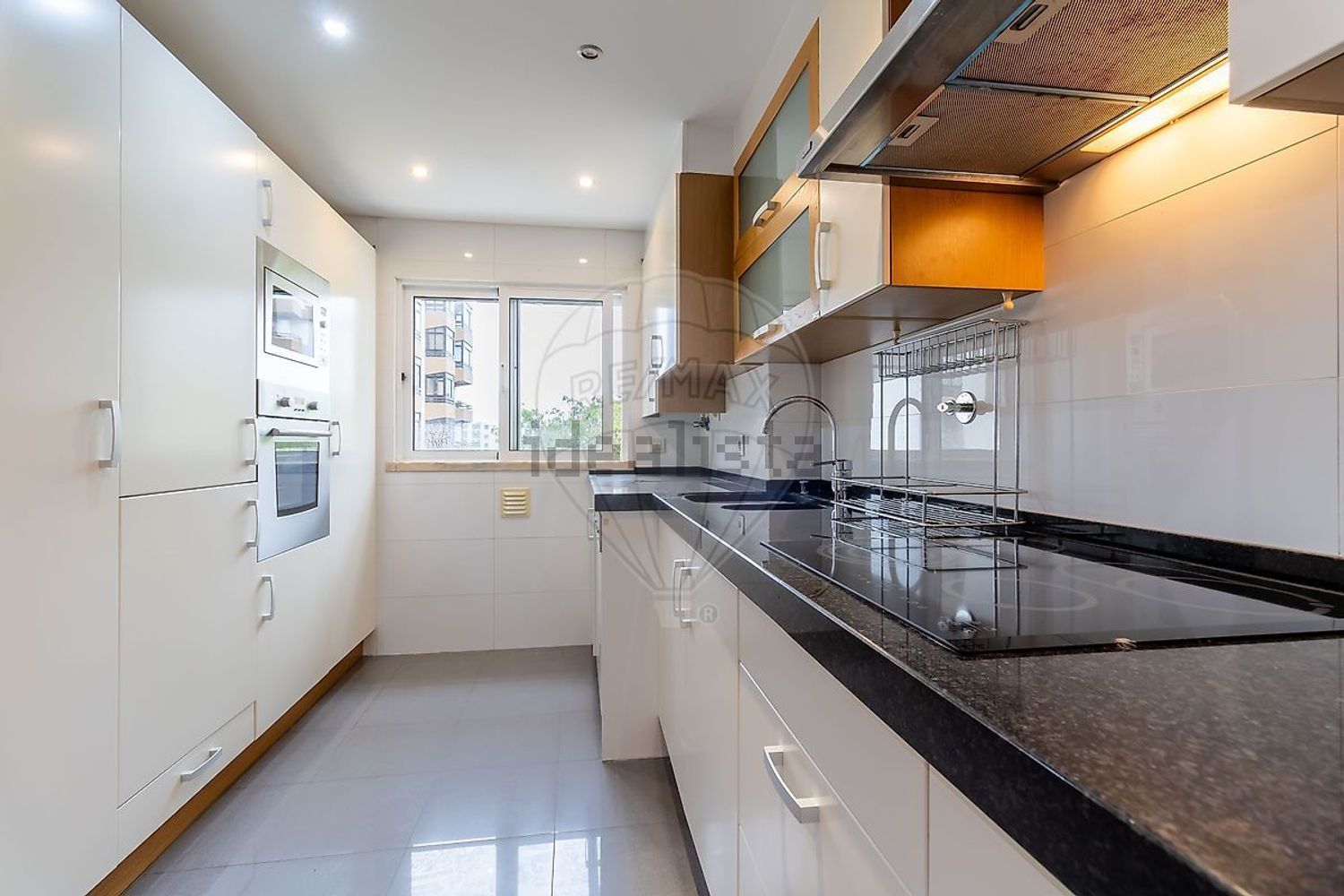 公寓 t2出售在Rua Doutor António Patrício Gouveia - 厨房