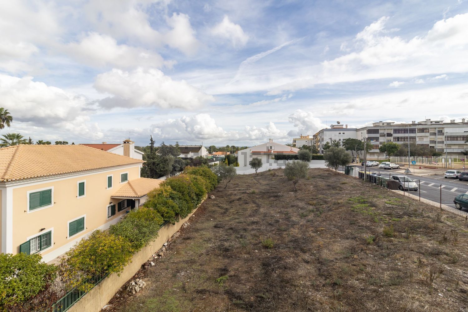 小楼房或独栋别墅出售在Avenida Padre Nabeto - 外立面