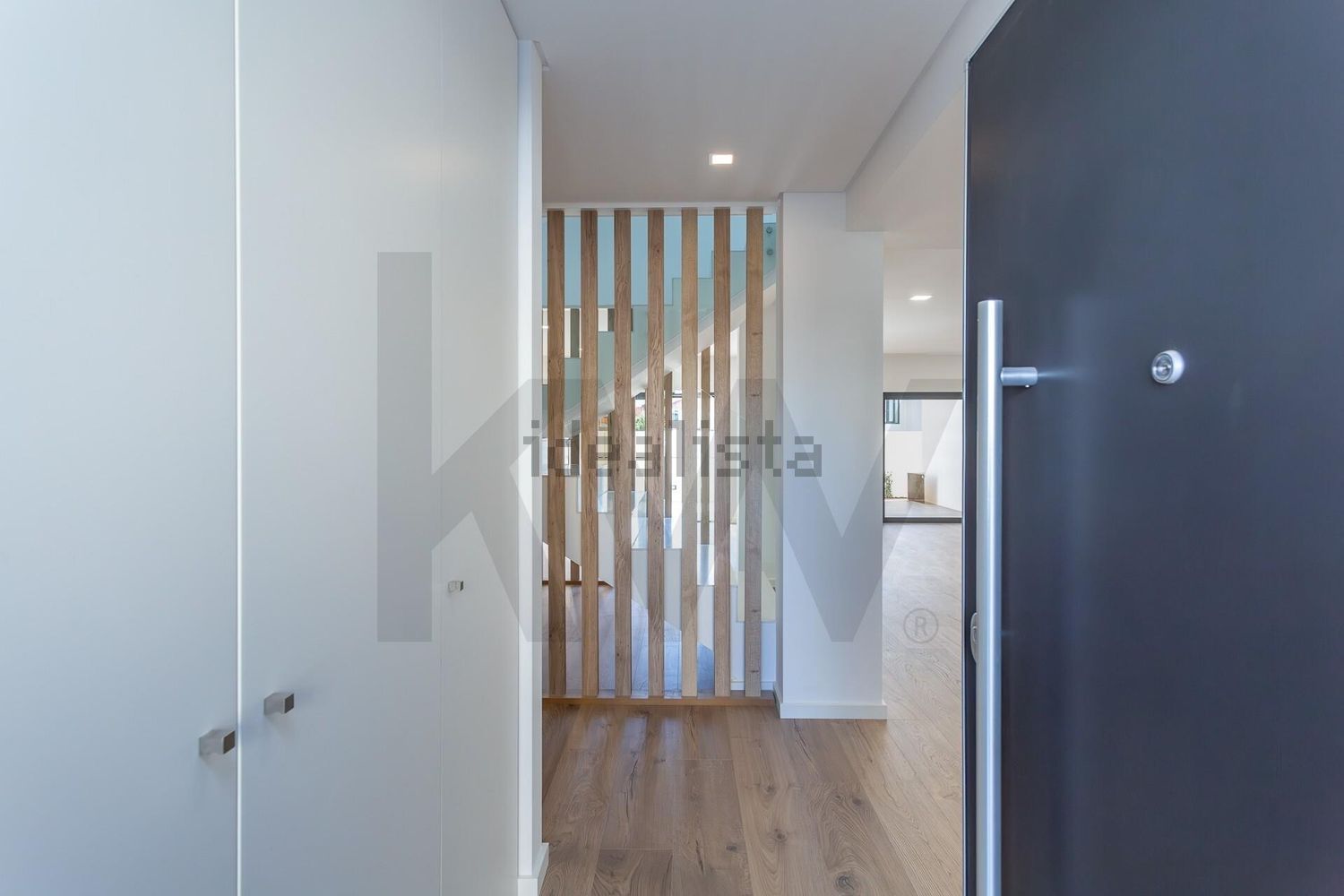 双拼别墅出售在Rua Marechal Craveiro Lopes s/n - 过道