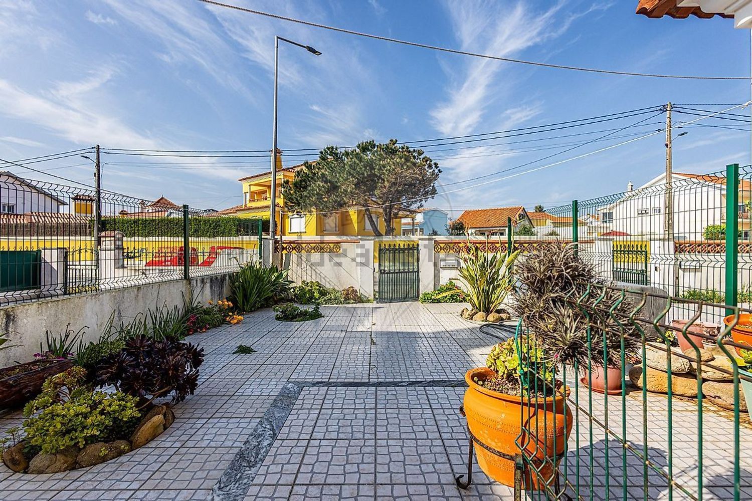 小楼房或独栋别墅出售在Rua das Flores - 照片