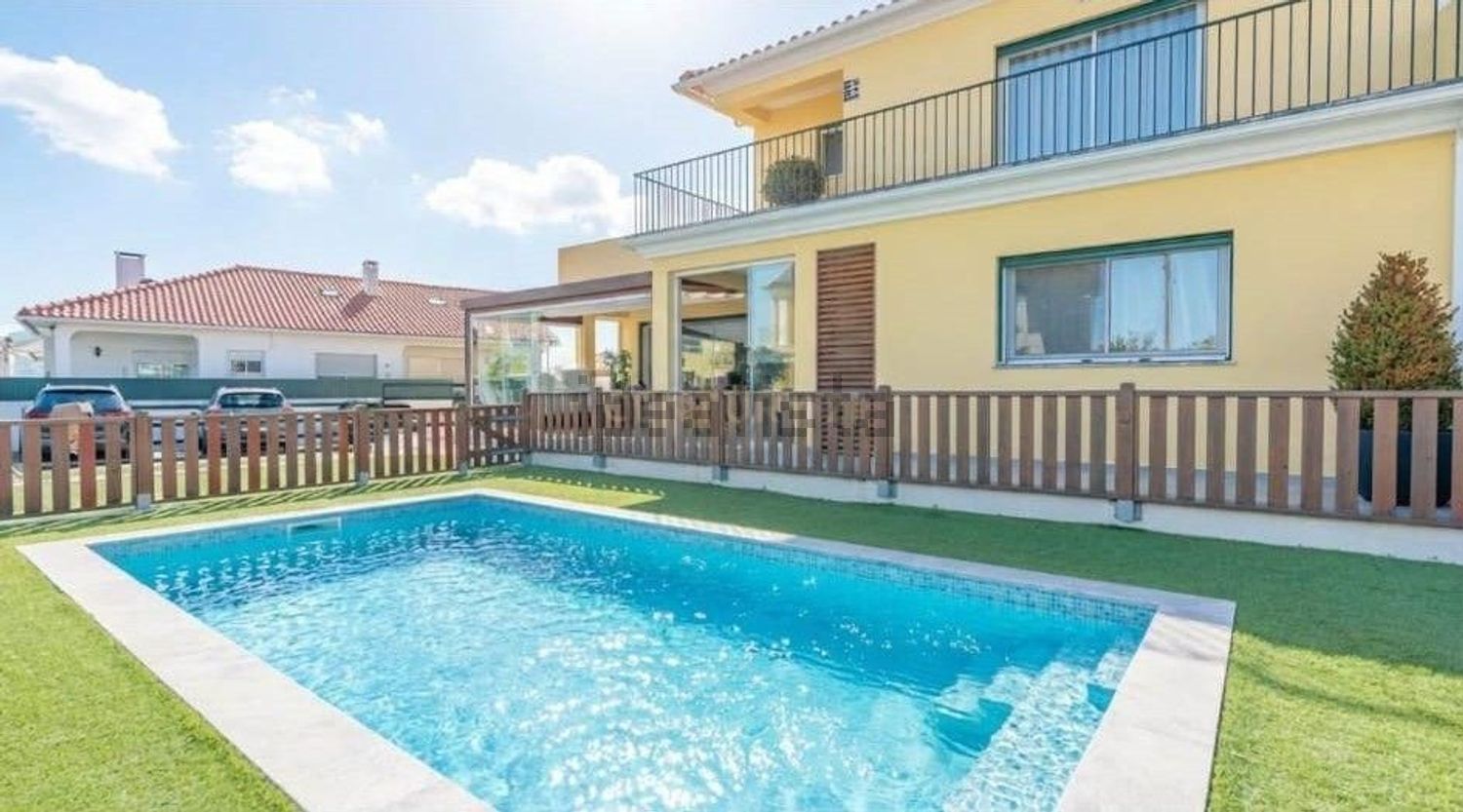 小楼房或独栋别墅出售在Avenida Engenheiro Arantes e Oliveira, 4 - 游泳池