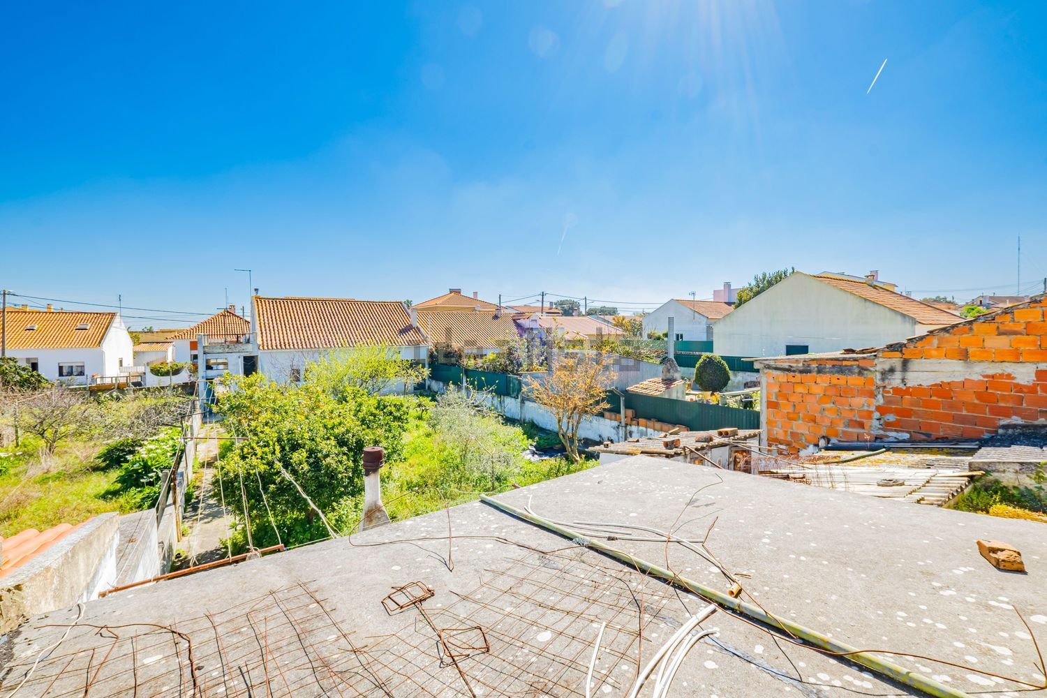 小楼房或独栋别墅出售在Rua General Humberto Delgado, 6 - 照片