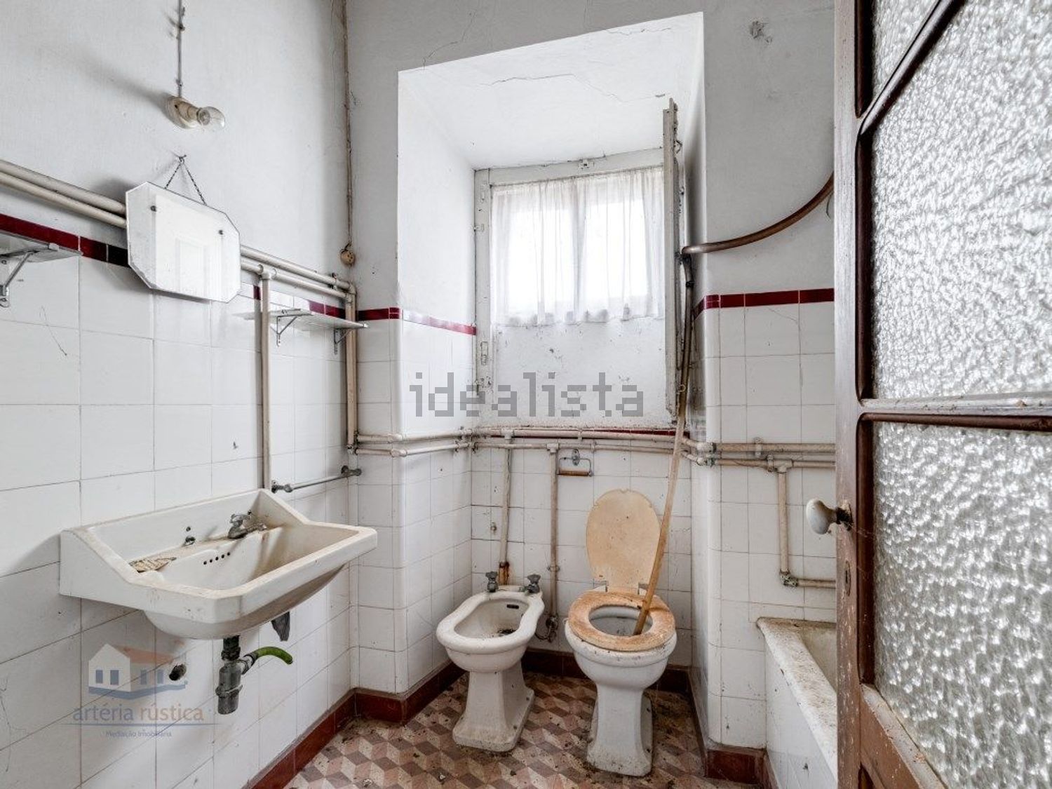 小楼房或独栋别墅出售在Cercal - 卫生间