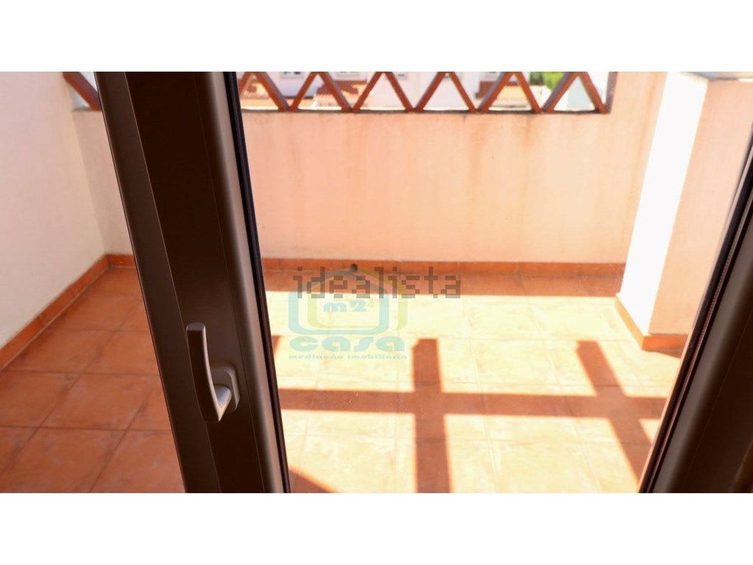 小楼房或独栋别墅出售在Rua Dona Aurélia, 13 - 阳台