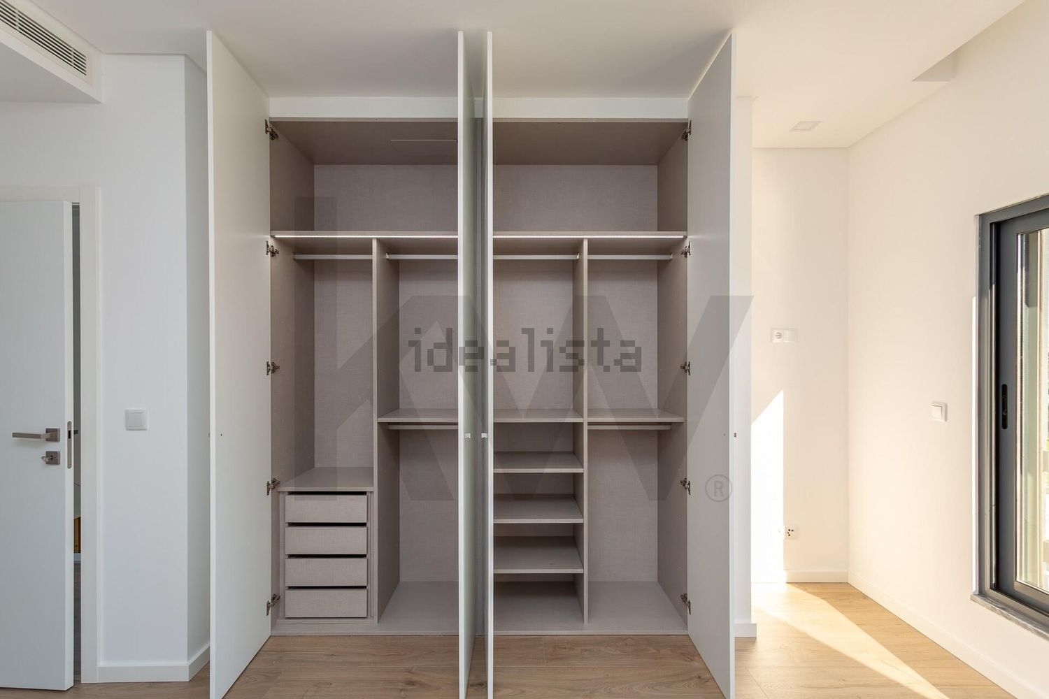 双拼别墅出售在Rua Marechal Craveiro Lopes s/n - 试衣间