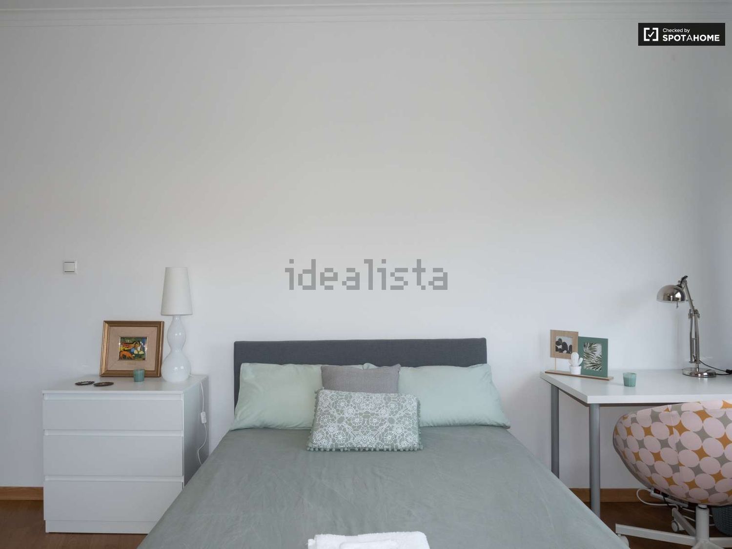 出租房间在Rua Elias Garcia - 卧室