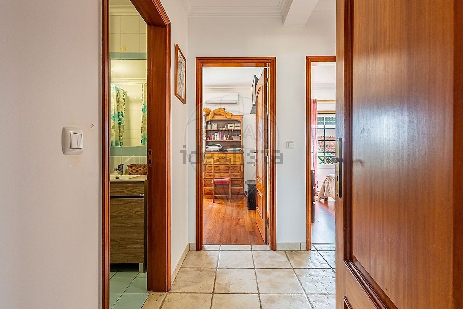 小楼房或独栋别墅出售在Rua das Flores - 过道