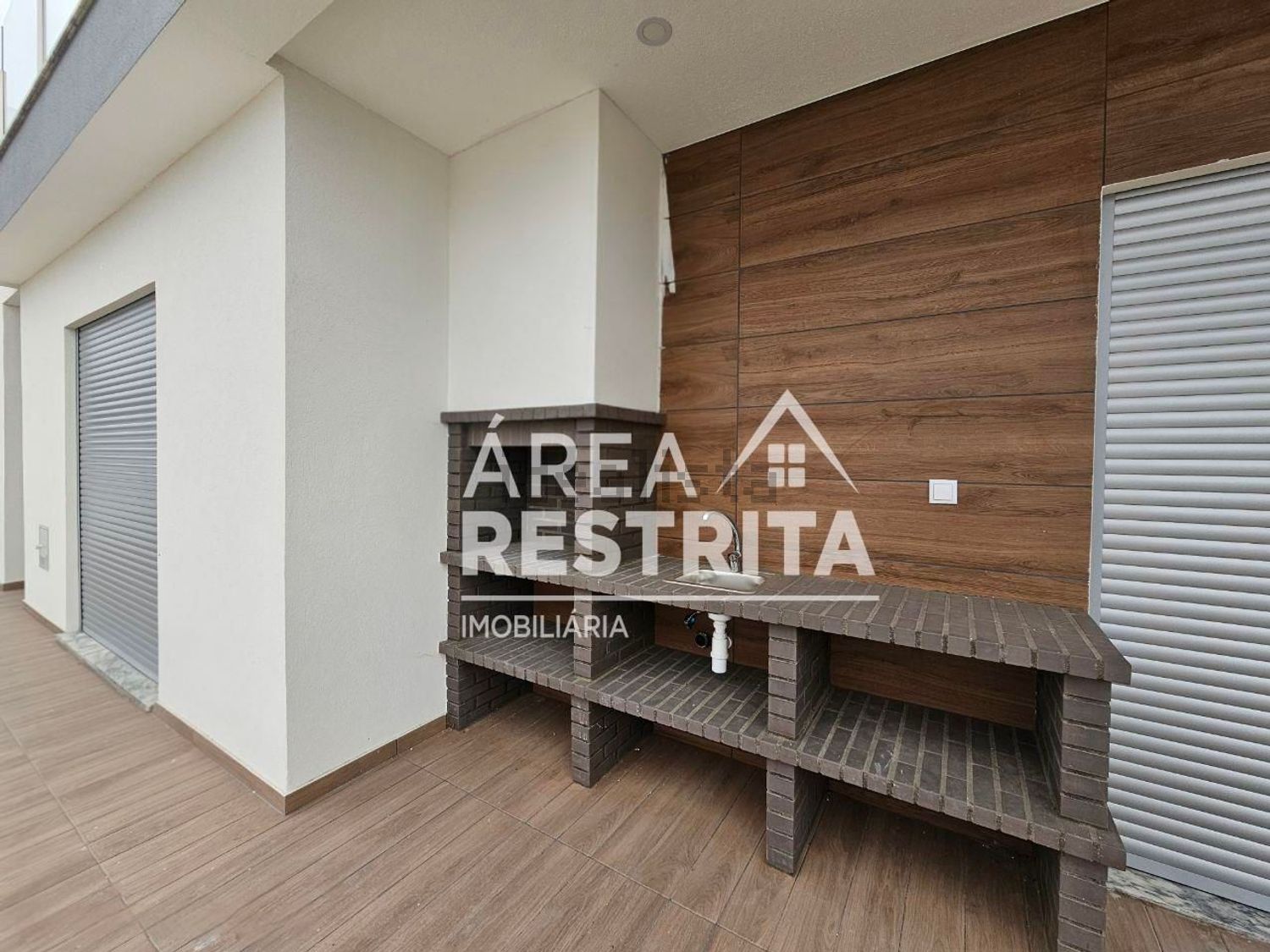 小楼房或独栋别墅出售在Vale de Choupos - Choilo - Galeotas - 共同区域