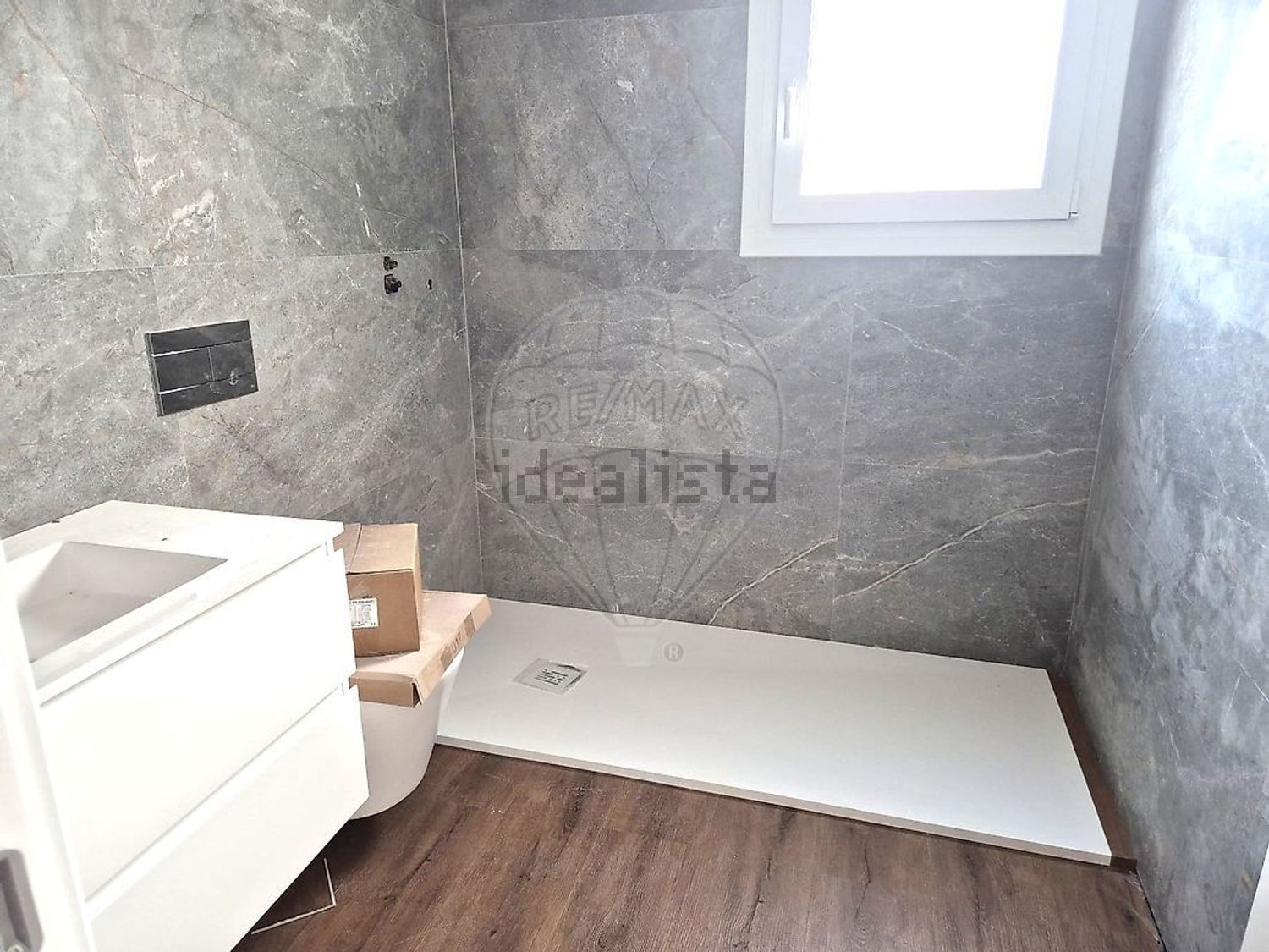 小楼房或独栋别墅出售在Rua 27 - 卫生间