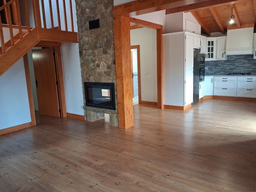 小楼房或独栋别墅出售在São Bartolomeu dos Galegos e Moledo