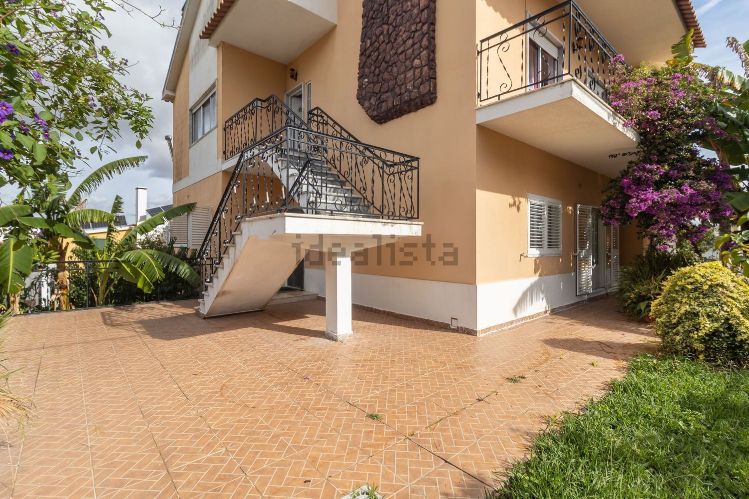 小楼房或独栋别墅出售在Avenida Padre Nabeto - 外立面