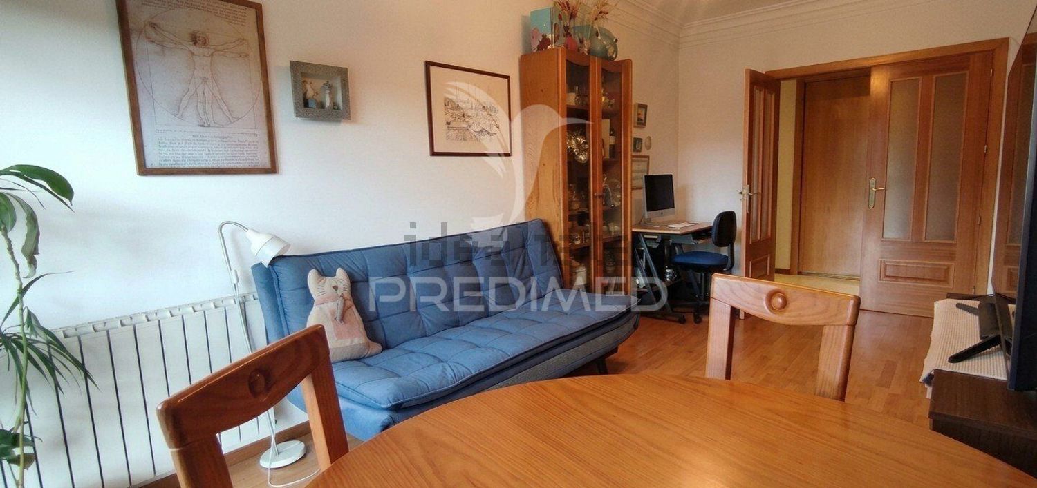 公寓 t2出售在Santo António dos Cavaleiros e Frielas - 客厅