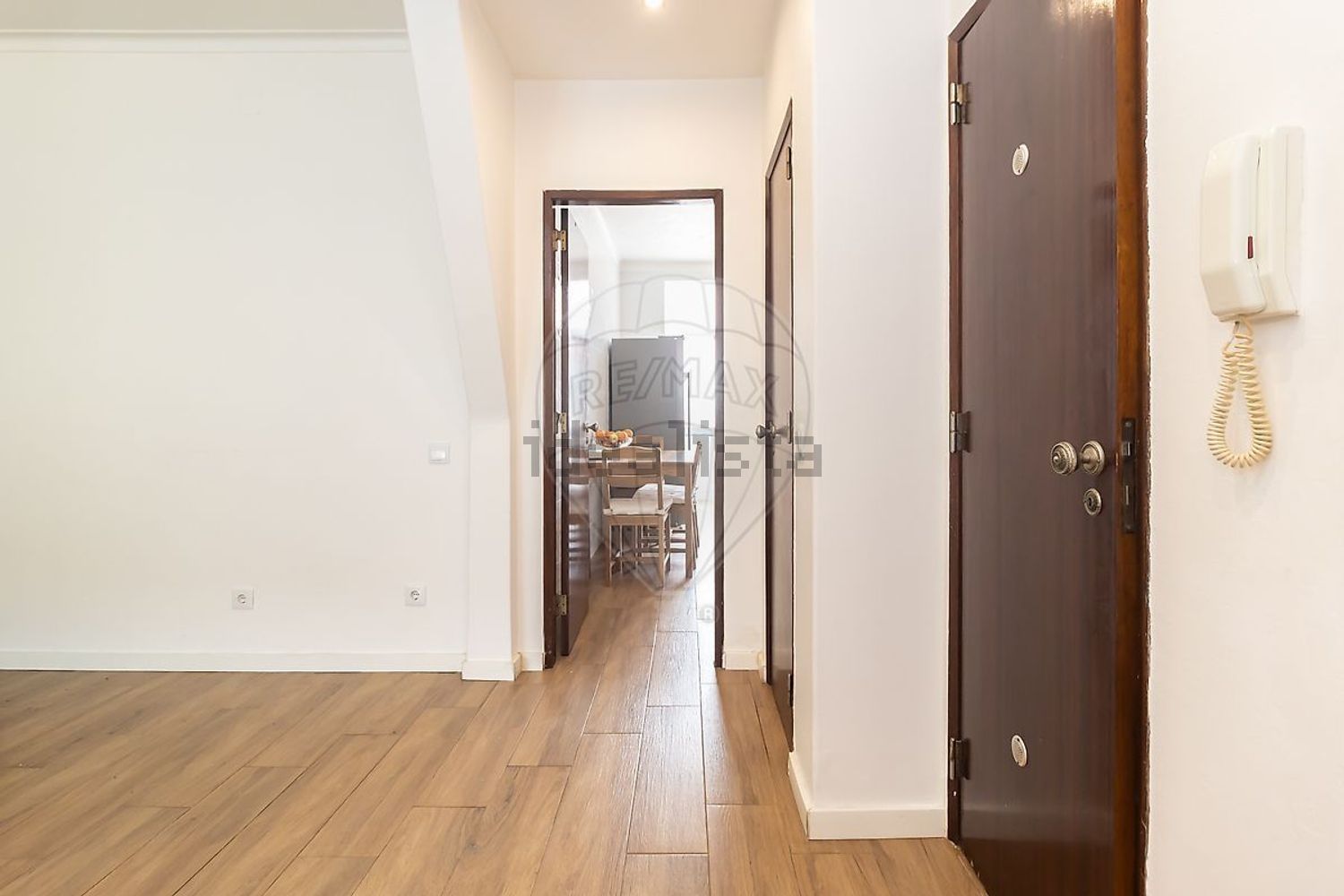 公寓 t3出售在Avenida Humberto Delgado - 过道