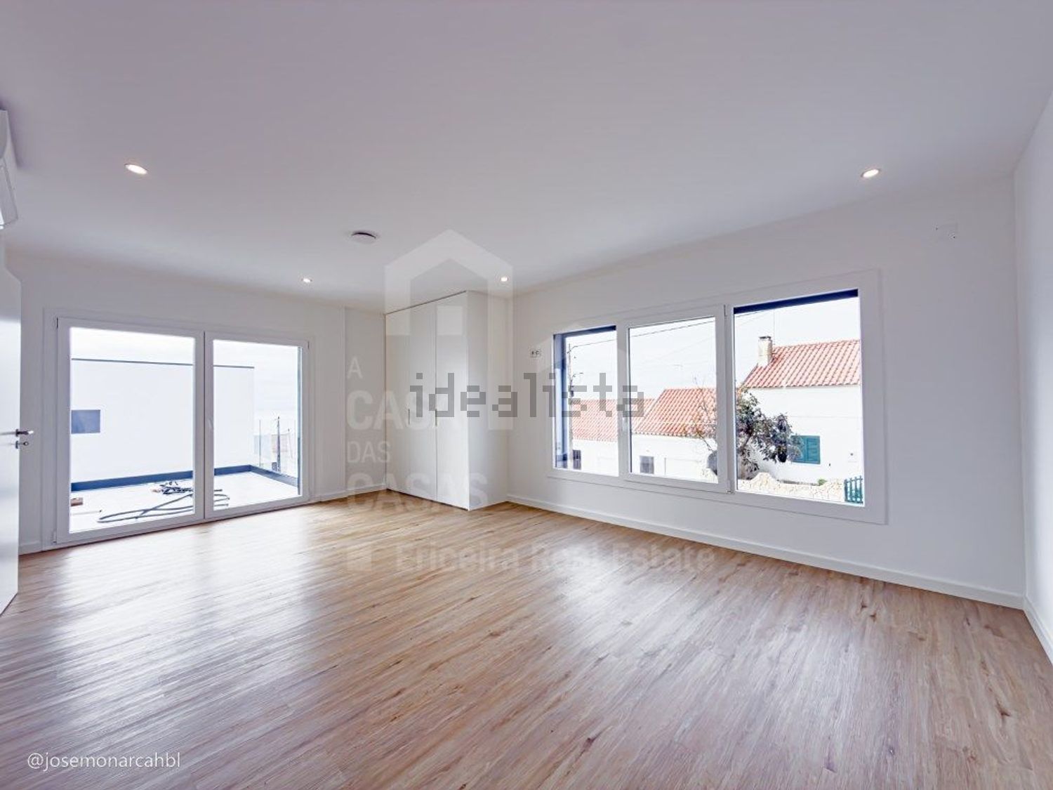 小楼房或独栋别墅出售在São Pedro da Cadeira - 居住