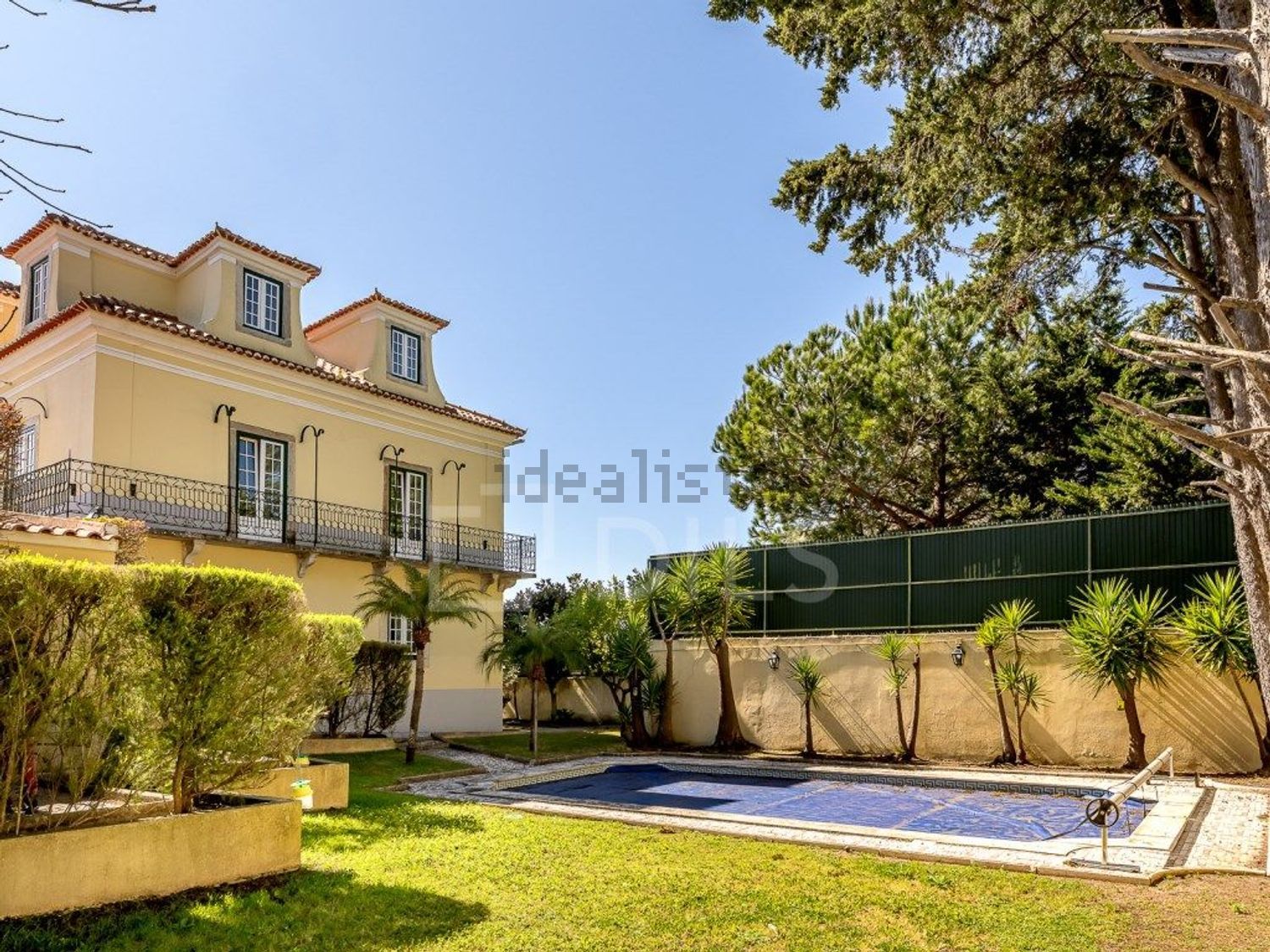 小楼房或独栋别墅出售在Rua Norte - 花园