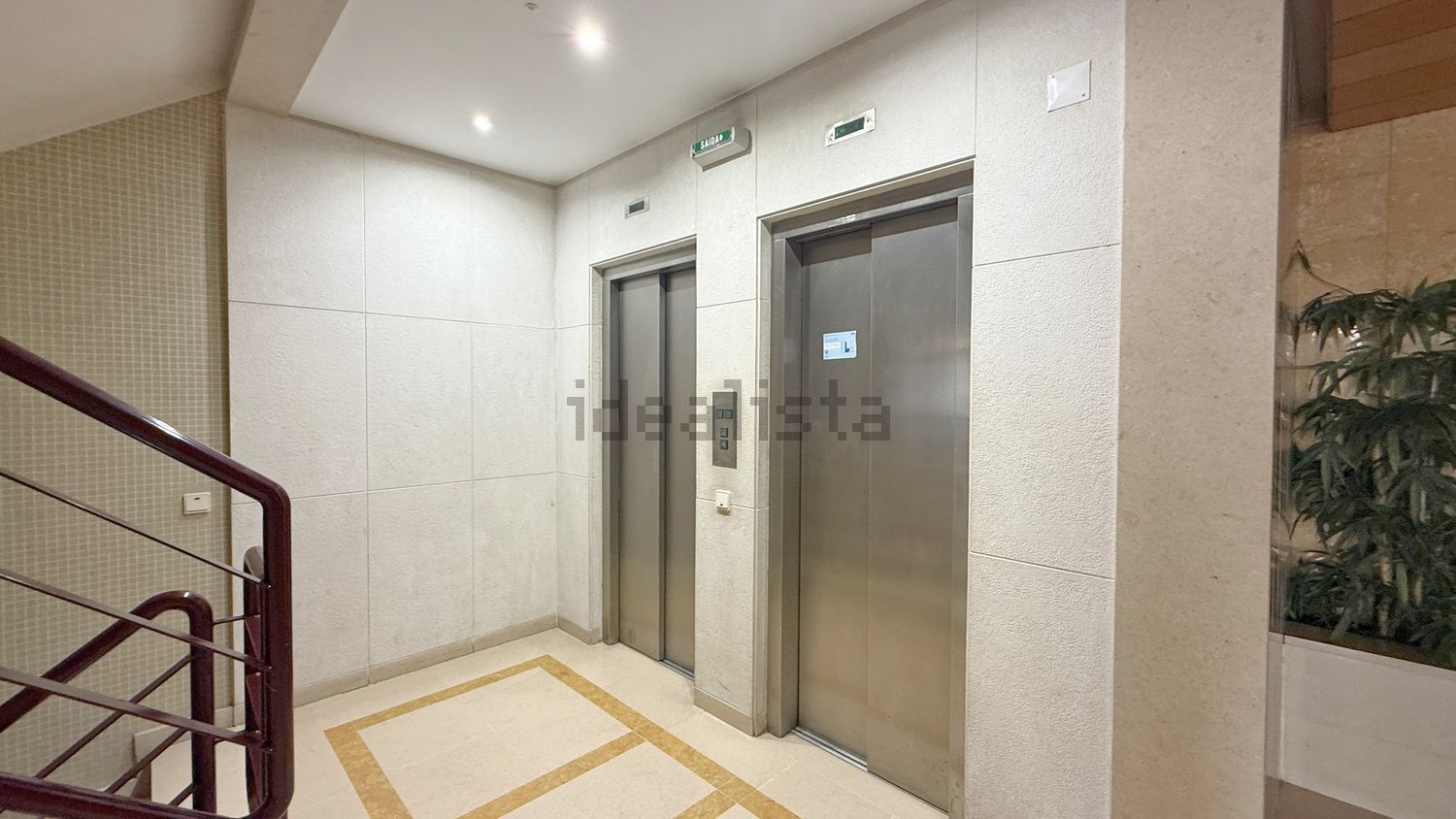 公寓 t6出售在Rua José Afonso, 10 - 过道