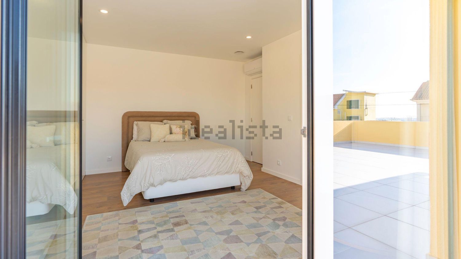 小楼房或独栋别墅出售在Avenida Engenheiro Arantes e Oliveira, 4 - 卧室