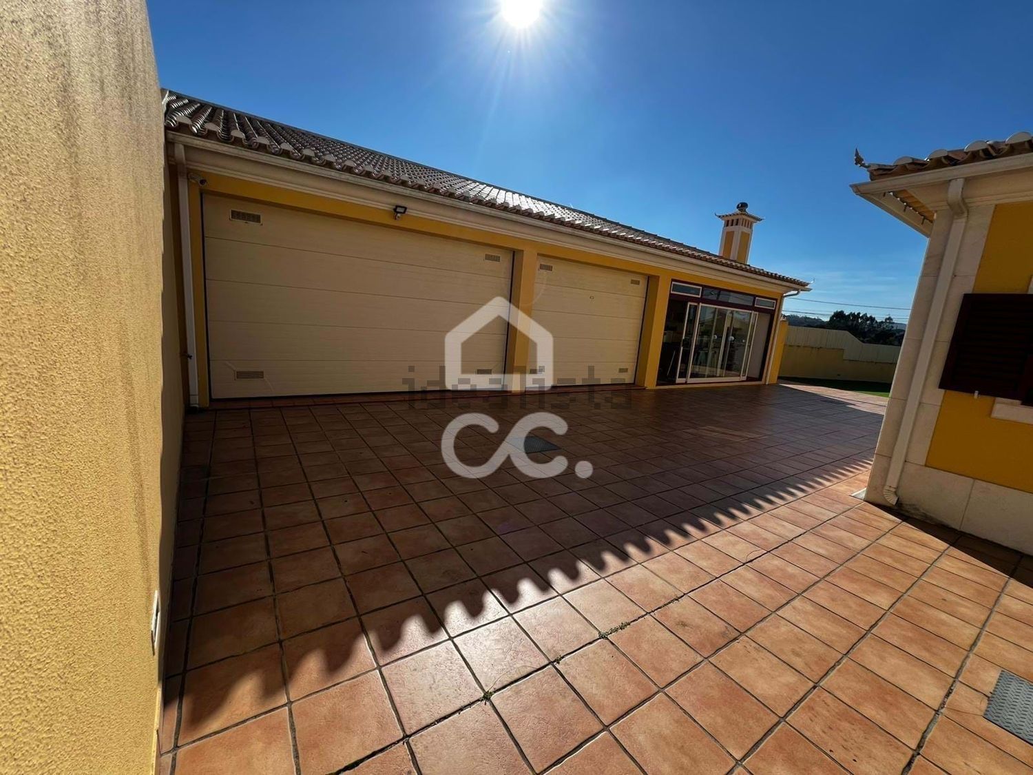 小楼房或独栋别墅出售在Milharado - 停车位