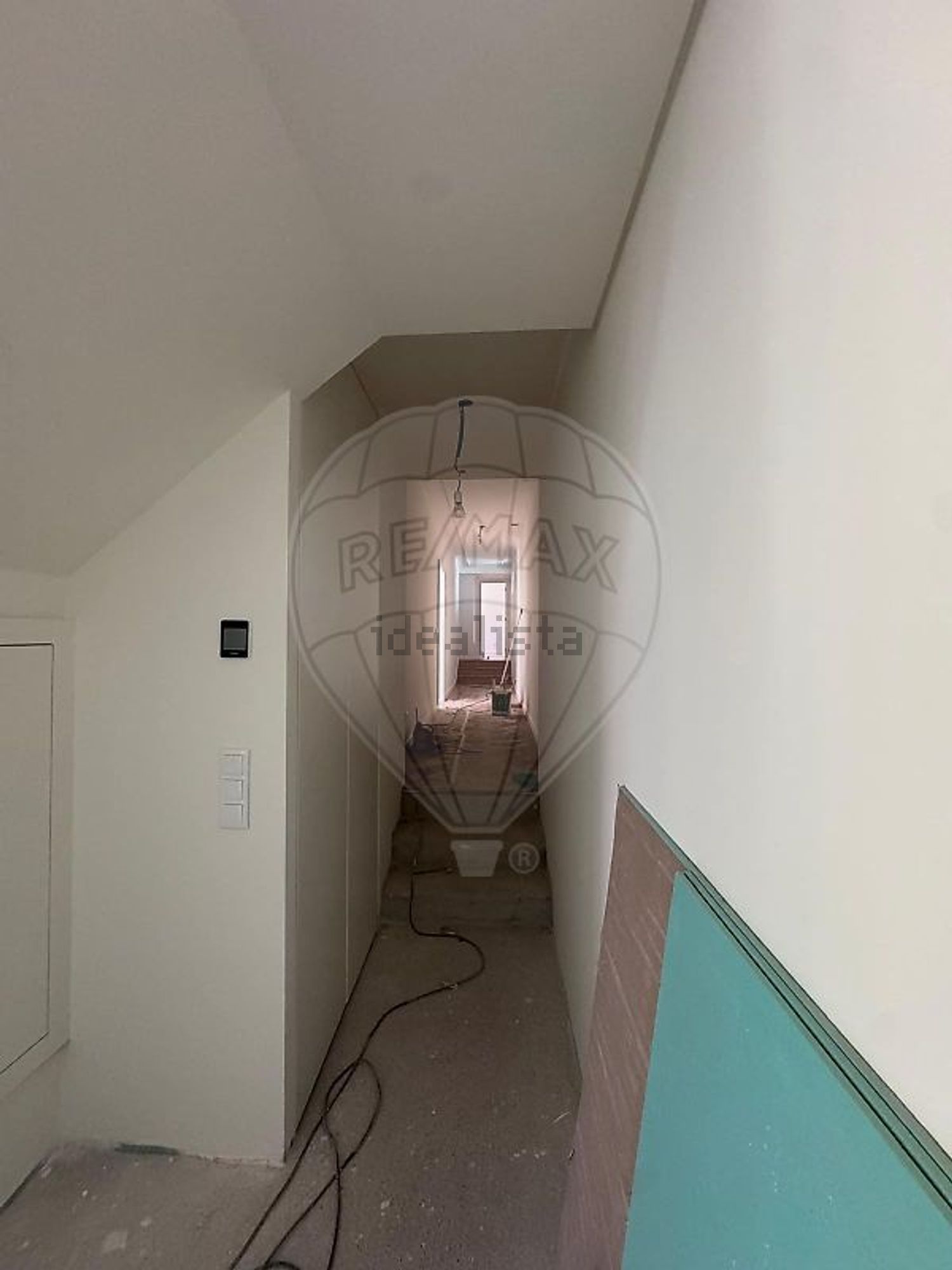 小楼房或独栋别墅出售在Rua da Ribeirinha - 过道