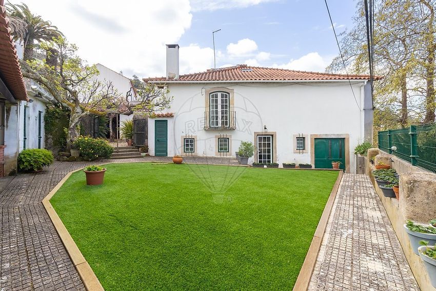 小楼房或独栋别墅出售在Rua António Rodrigues Pimenta