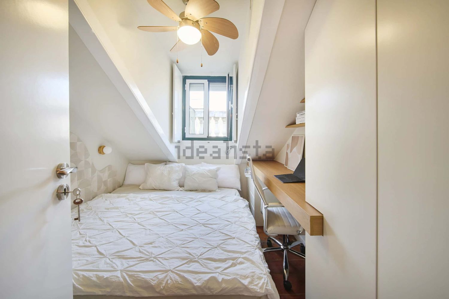 出租房间在Largo Vitorino Damásio, 2 - 卧室