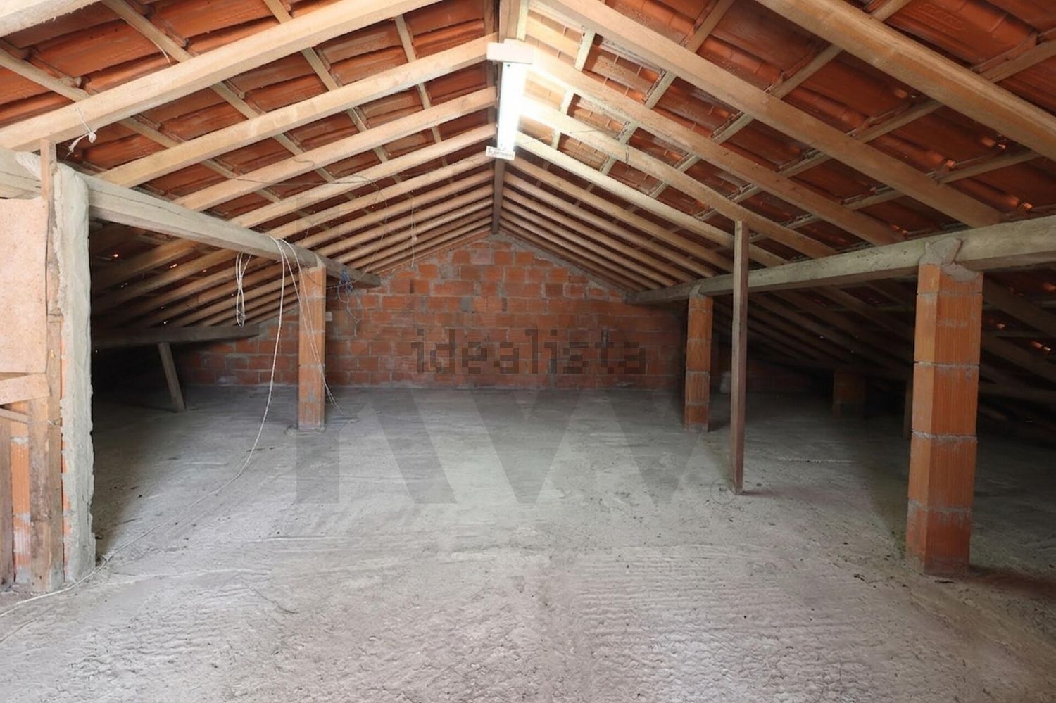 小楼房或独栋别墅出售在Rua António Aleixo - 照片