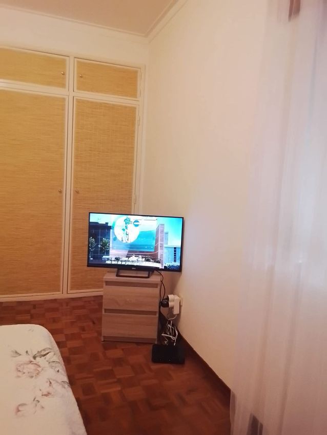 出租房间在Avenida Azedo Gneco, 4