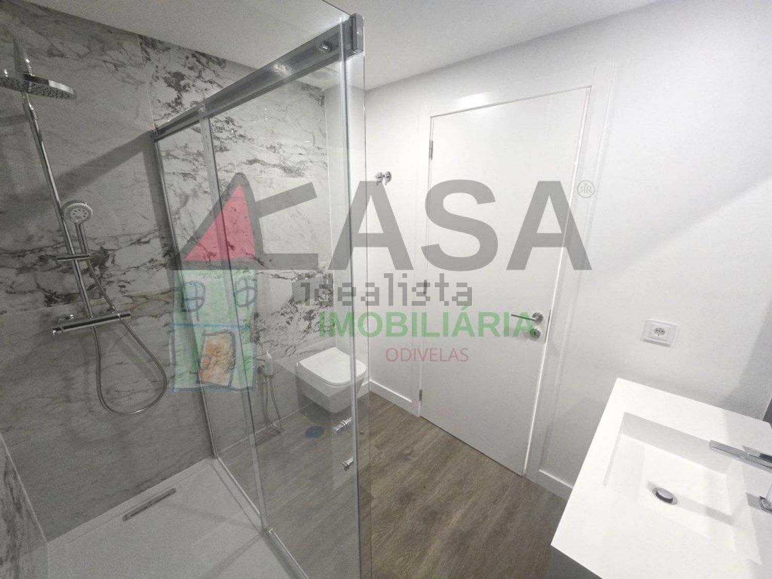 公寓 t2出售在Avenida Doutor António Silva Marques, 10 - 卫生间