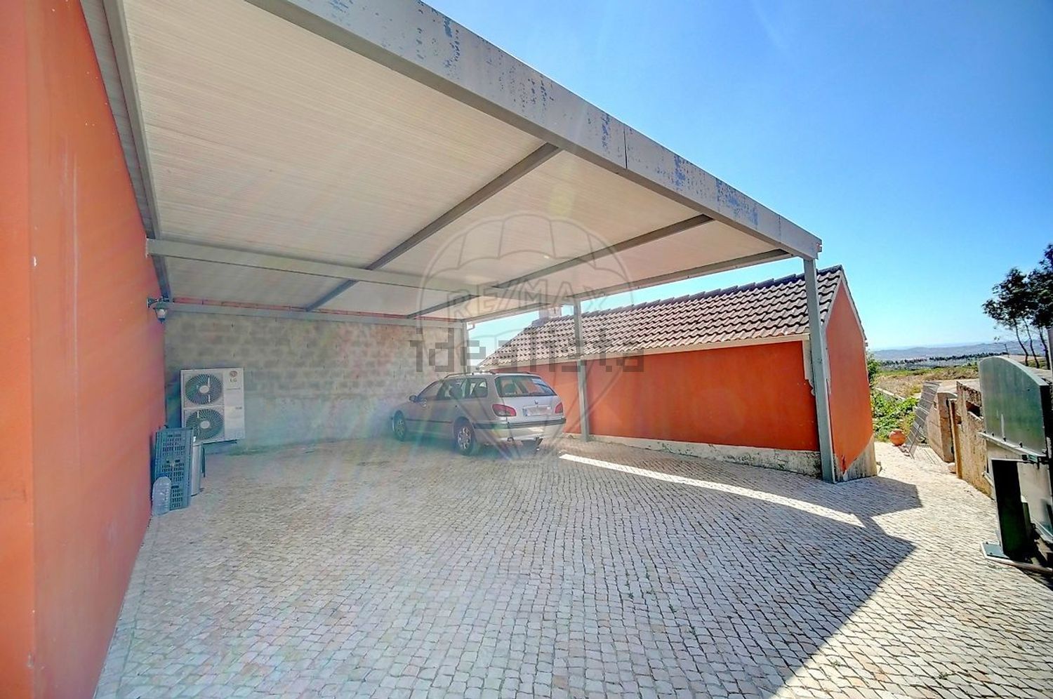 小楼房或独栋别墅出售在São Quintino - 照片