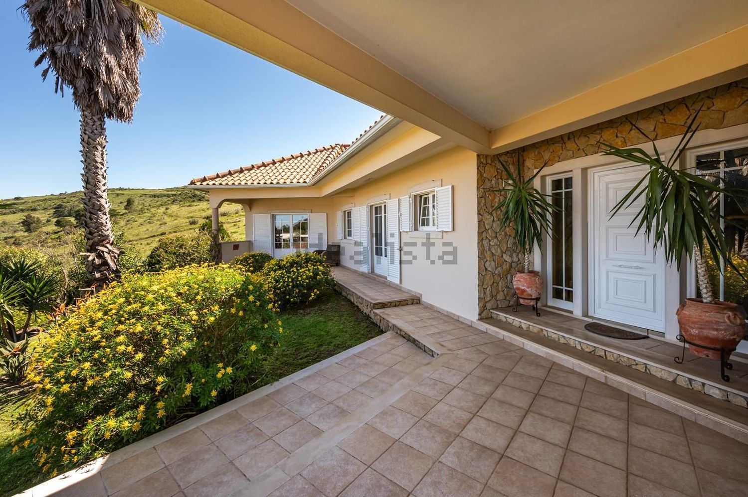 小楼房或独栋别墅出售在Rua das Eiras - 外立面