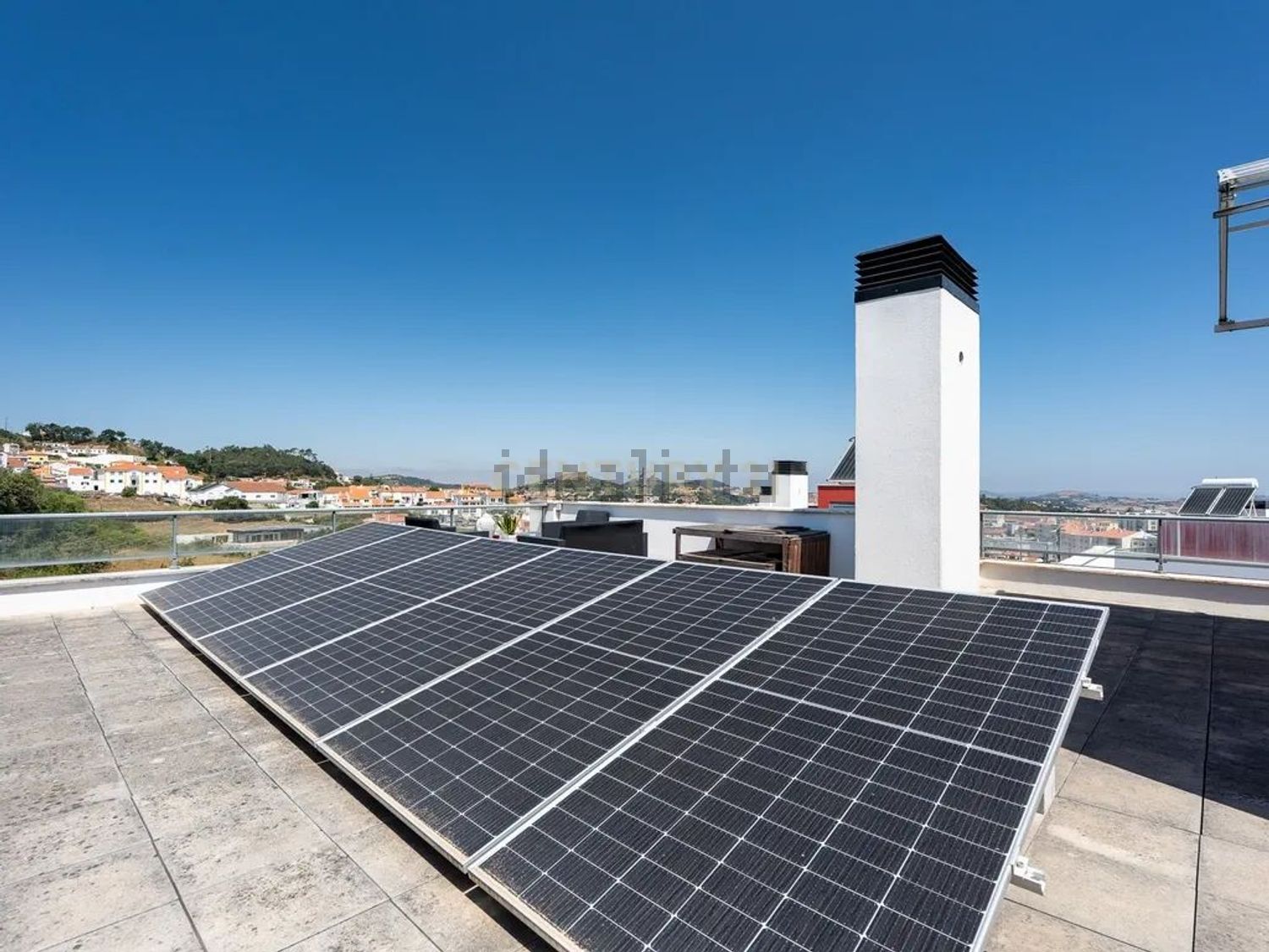 小楼房或独栋别墅出售在Rua dos Calços - 详情