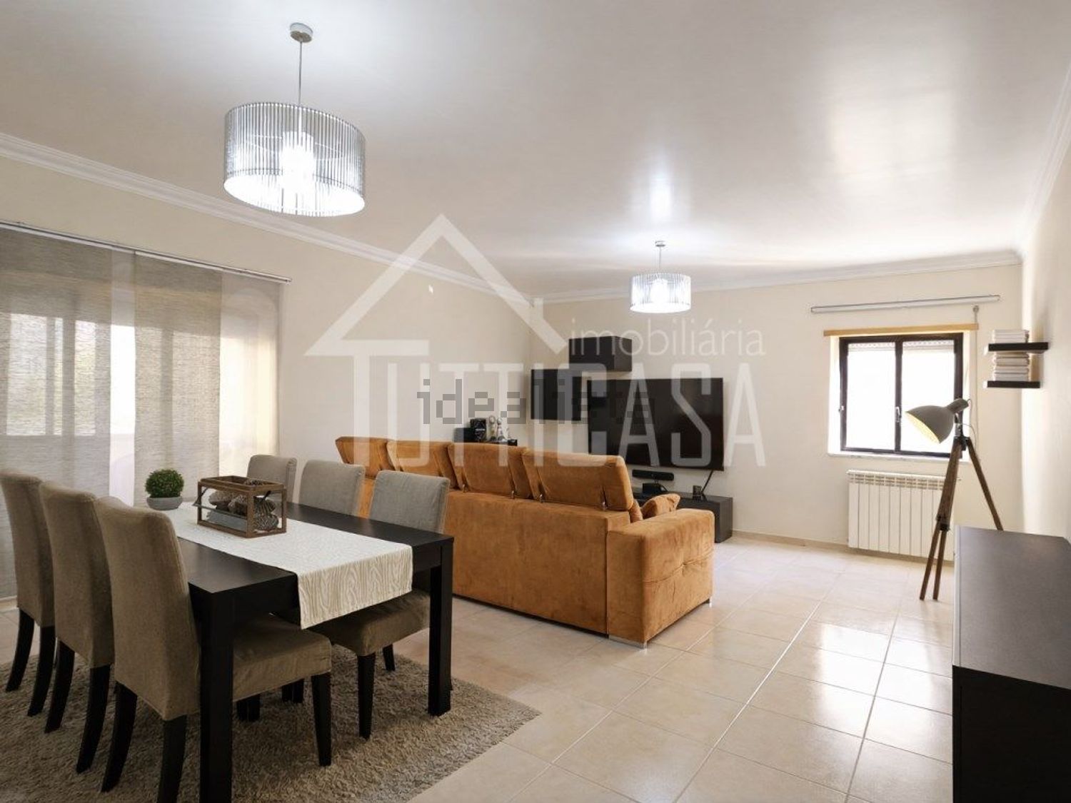 公寓 t2出售在Rua Francisco Pereira Júnior - 客厅