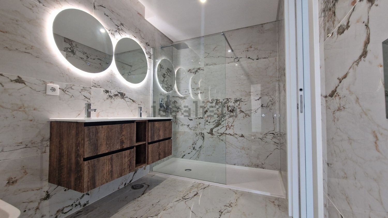 小楼房或独栋别墅出售在Rua Infante Dom Henrique, 79 - 卫生间