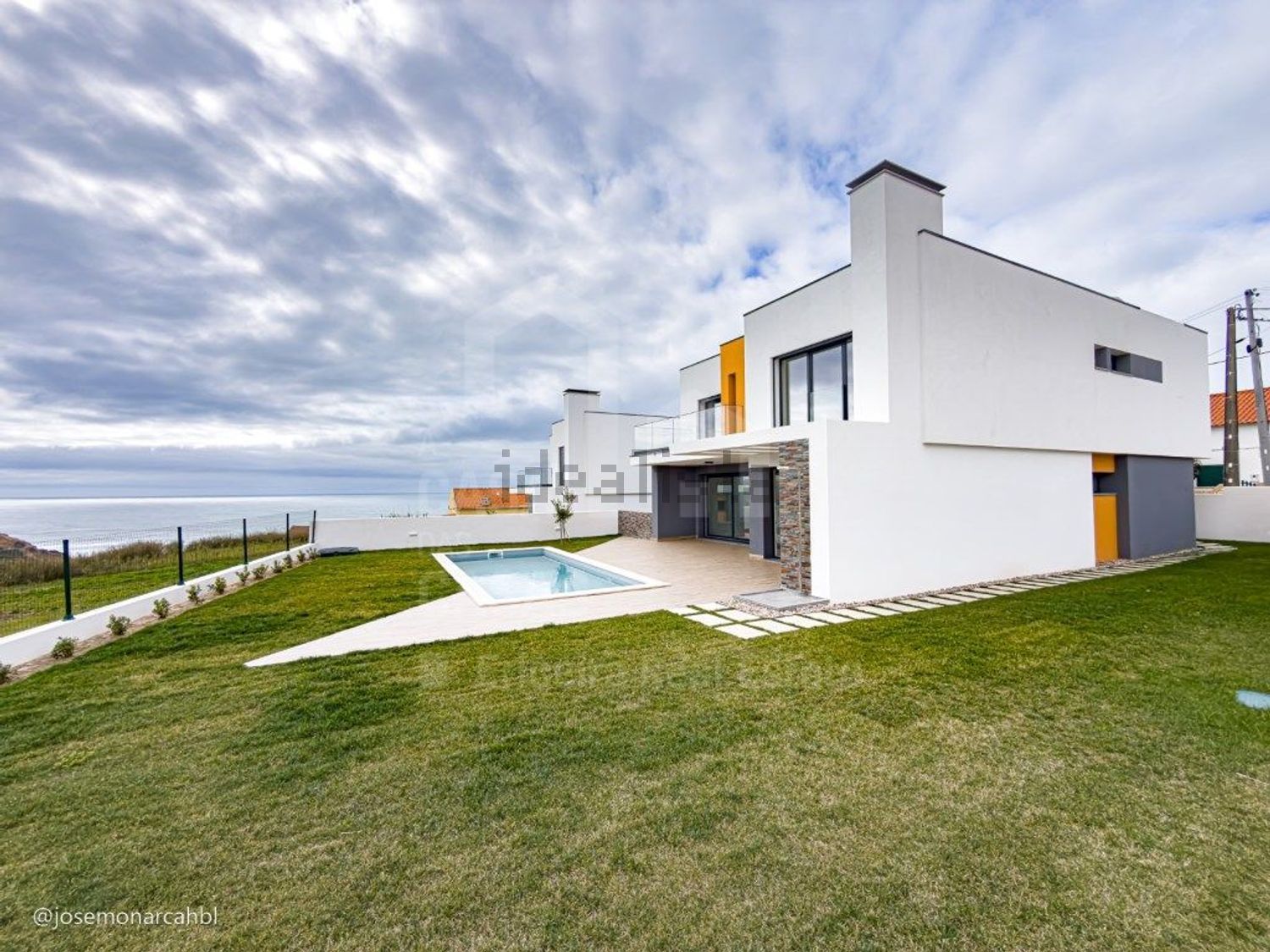 小楼房或独栋别墅出售在São Pedro da Cadeira - 游泳池