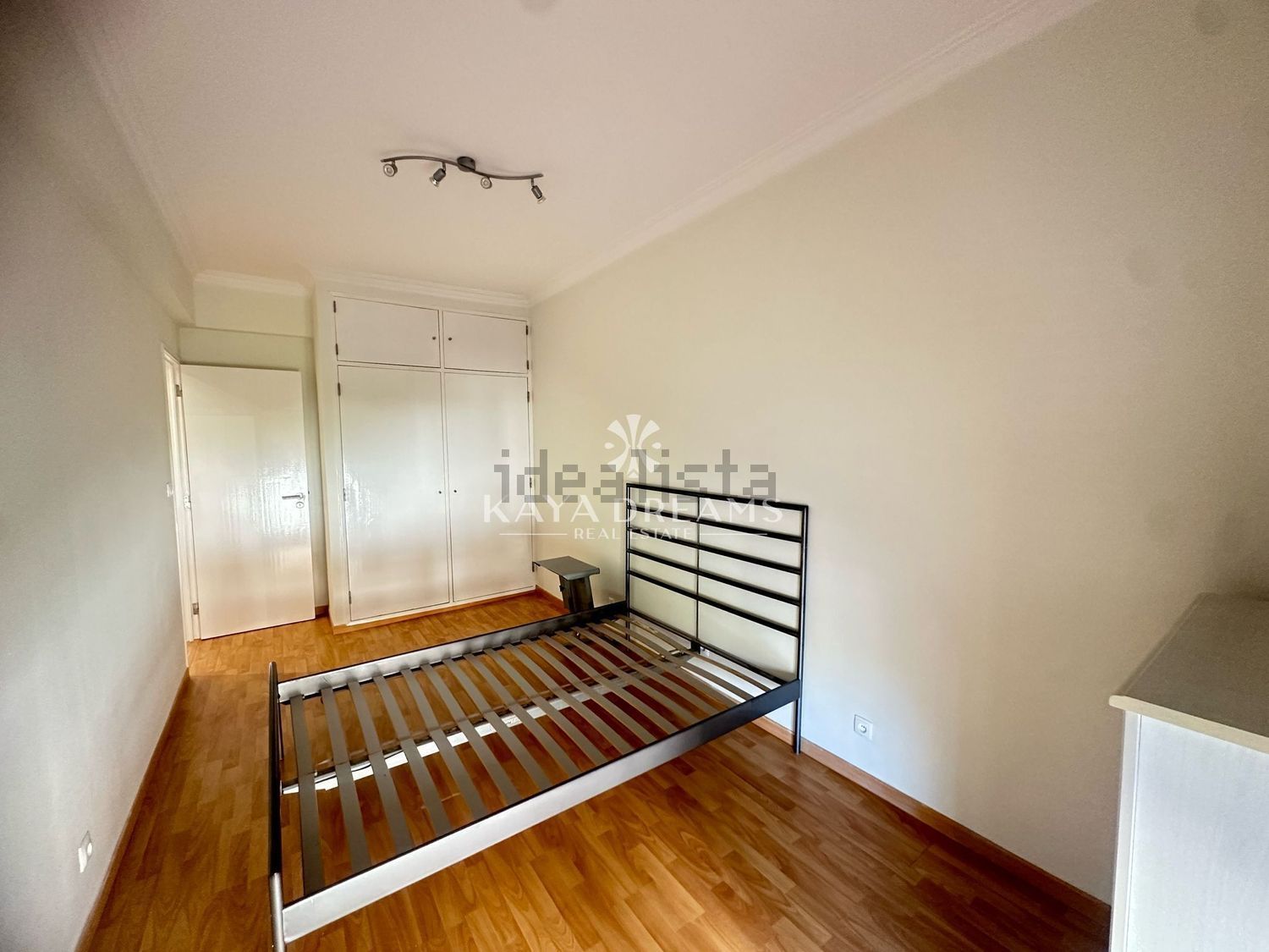 出租公寓 t2在Alto dos Moinhos - 详情